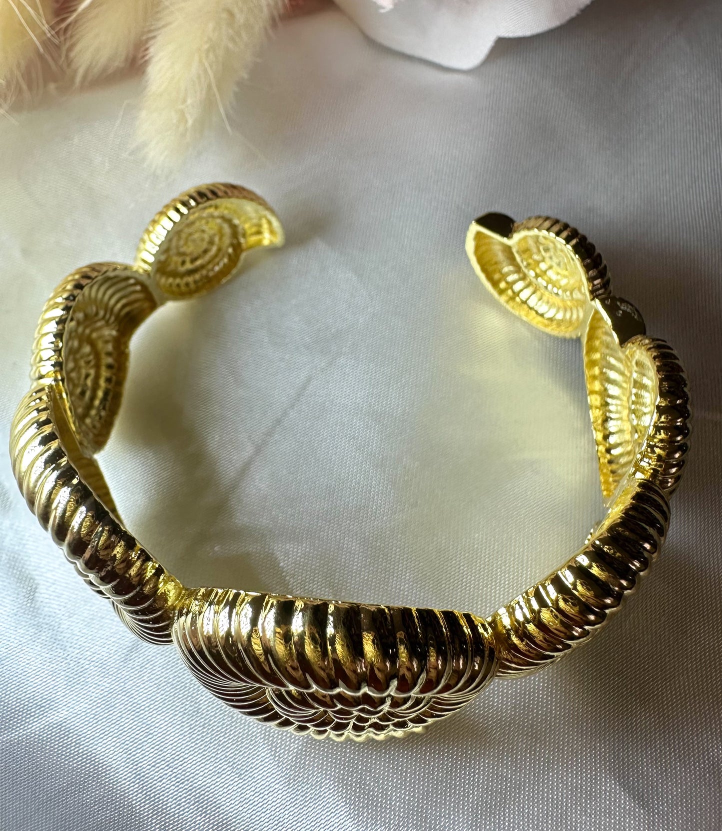 Golden Seashells Bracelet