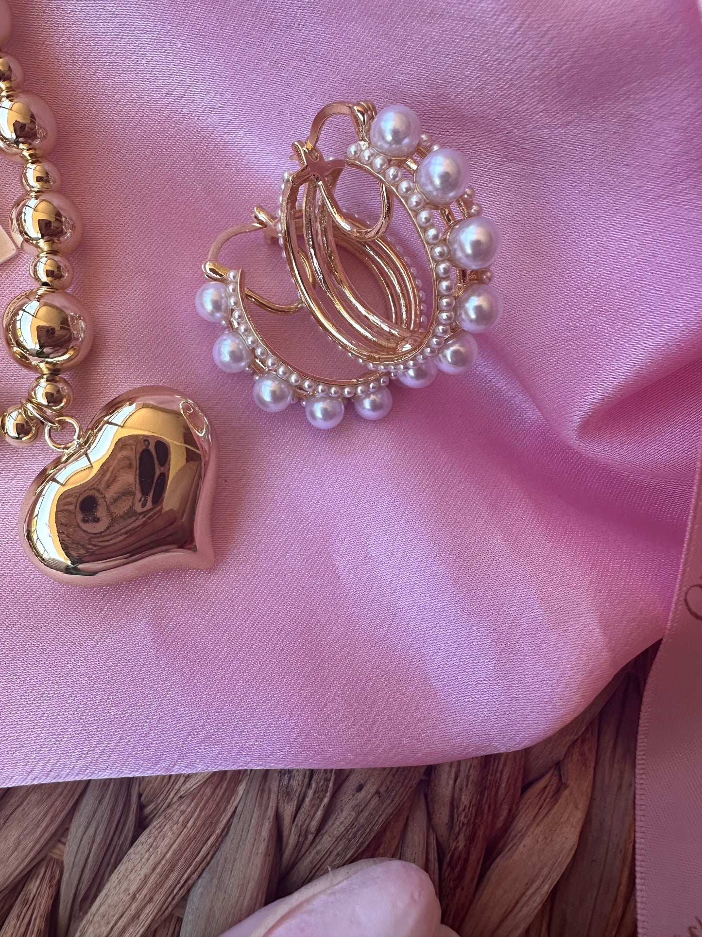 Fancy Pearls Earrings